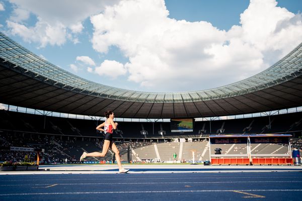 Selma Benfares (LC Rehlingen) ueber 5000m waehrend der deutschen Leichtathletik-Meisterschaften im Olympiastadion am 26.06.2022 in Berlin